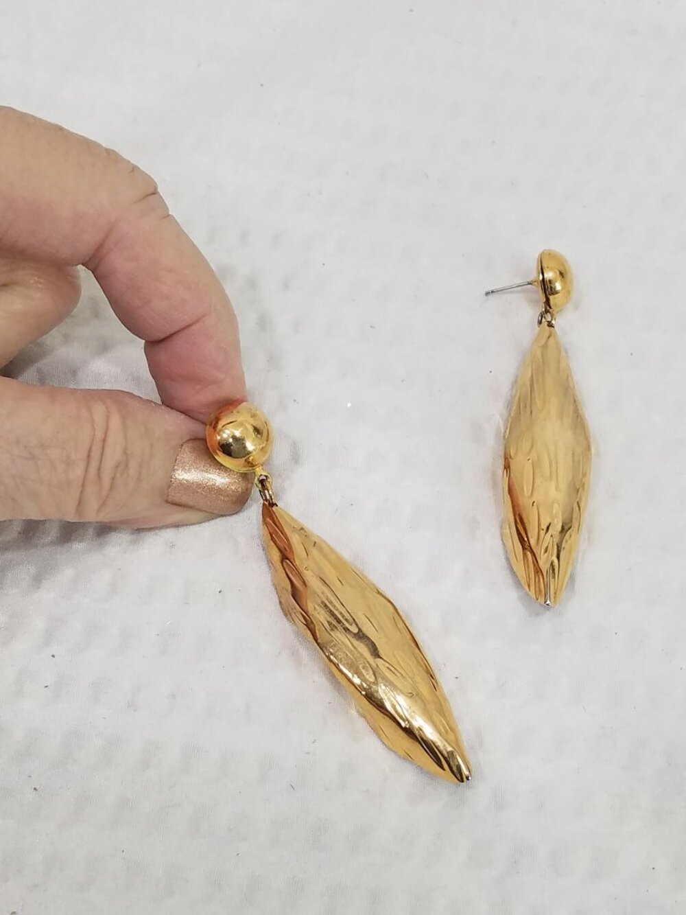 Vintage Boho Polished Textured Gold Tone Earrings Curled Leaf Drop Dangle